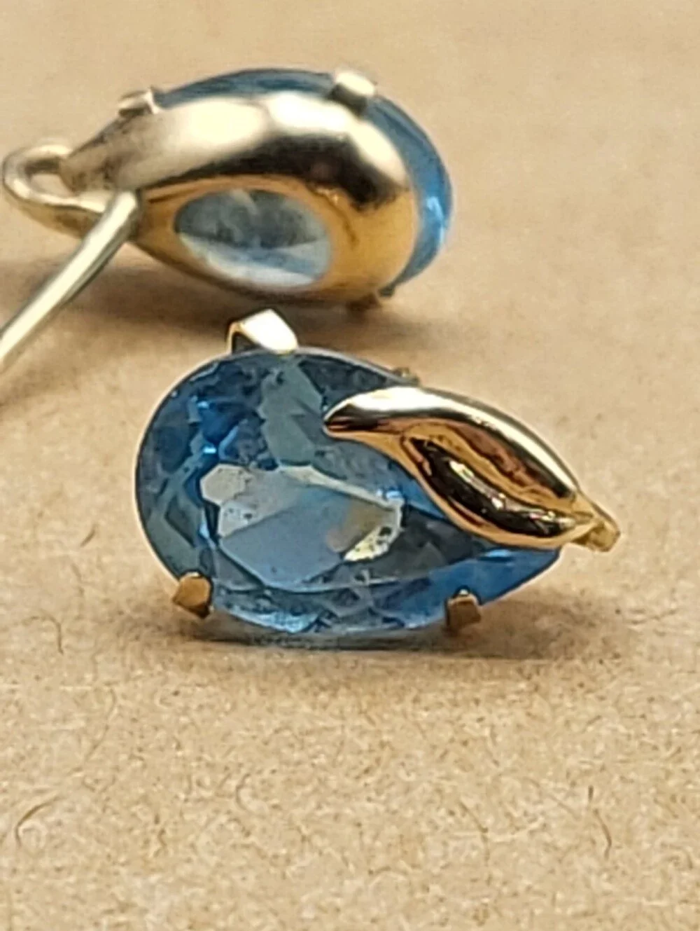 14k Gold Topaz Teardrop/ Pear w Leaf Stud Estate Mid-Century Vintage Swiss Blue